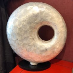 Alternative view of Eclipse oyster pearl table lamp