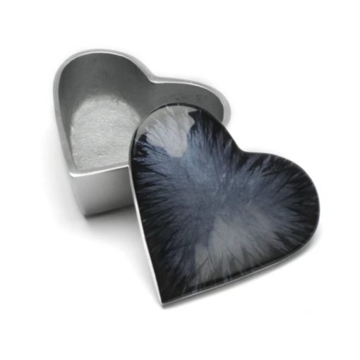 Oyster enamel heart trinket box